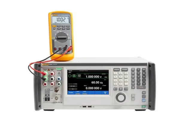 Fluke_5560A, 5550A, 5540A, 5530A Multi-Product Calibrator